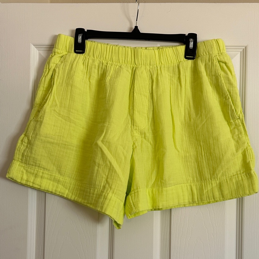 Gap light weight gauzy shorts, L